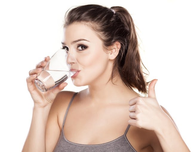 beber agua fría adelgaza